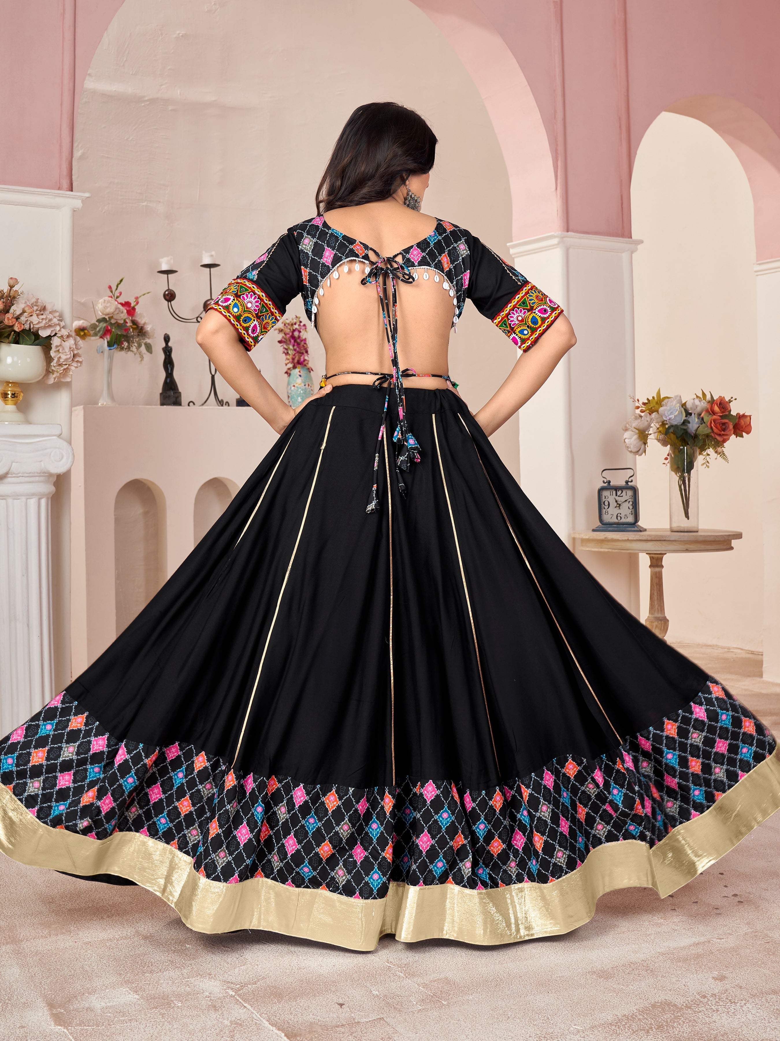 EK TALI LEHENGA CHOLI